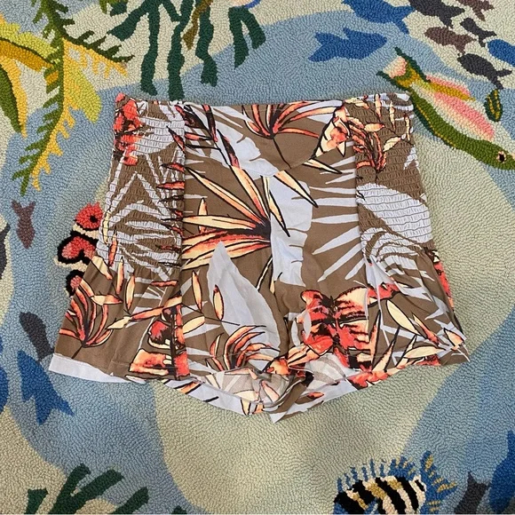 Maaji shorts - Picture 1 of 3